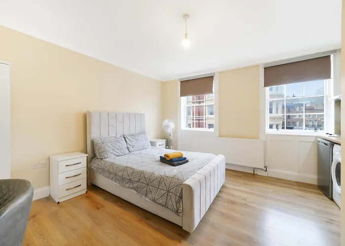 Central London Chic Apartment - York Street Gem